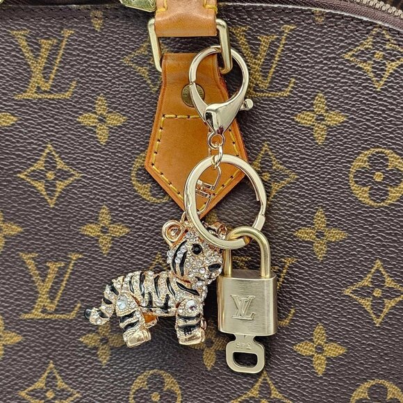 Authentic Louis Vuitton Lock & Key with unbranded Tiger Bagcharm, Keycharm - Picture 2 of 9